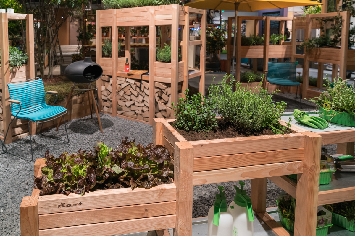 Hochbeet und Ablage